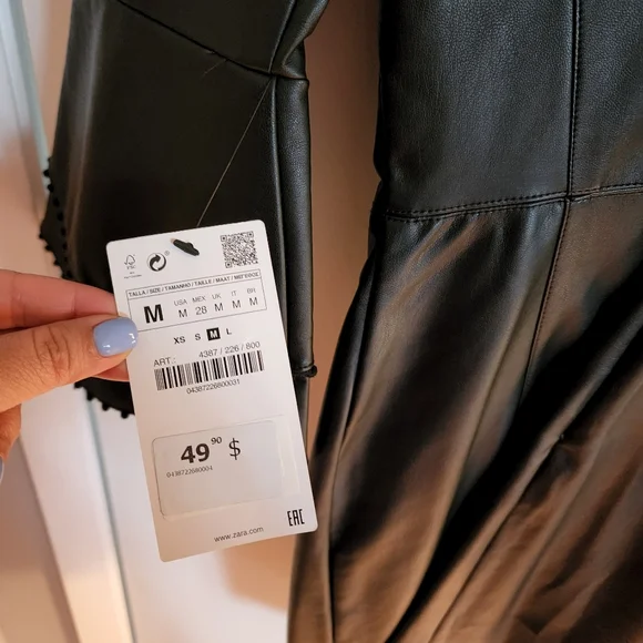 Dress - Picture 4 of 4